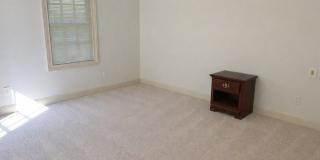 Room in 4 Bedroom Home at Presidents Dr Gallery 7