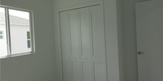 320 Poplar Street Gallery 25