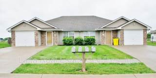 1035 NW Willow Dr Gallery 1