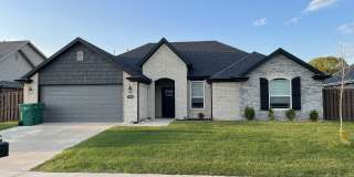 890 Lakeview Drive Gallery 1