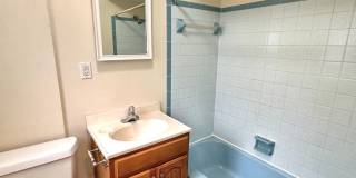 2 Bed 1 Bath home in Beechview - Close to Downtown, Public Transit - Available June Gallery 12