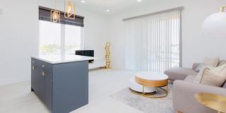Caroline Gallery 1