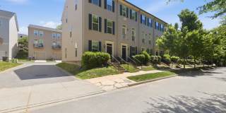 Stylish 3bd 3.5bath townhome for rent in the highly desirable Vermillion Gallery 4