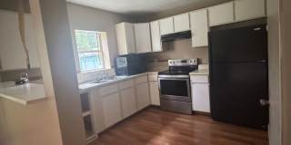 Oak Ridge 37830 - 2 bedroom, 1 bath apartment - Contact Lisa Vineyard Gallery 1