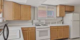 Beautiful 2 Bed, 1 Bath Garden-Level Apartment in Sunnyside! Gallery 4