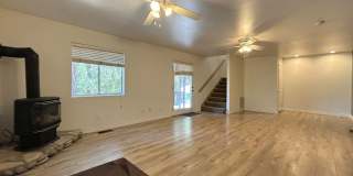 Spacious 2-Story 3-Bedroom Home in Crestline! Gallery 16