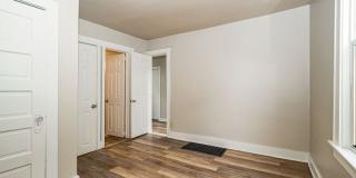 2009 Sullivant Avenue Gallery 8