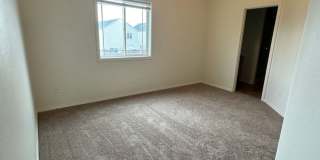 Spacious 2 bed/2.5 bath with bonus room townhome off Road 68 Gallery 19