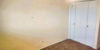 Great Two Story Eastside Townhome With Refrigerated Air Located In Quiet Well Established Neighborhood Gallery 20