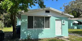Charming Studio House in Oakland Park Gallery 1
