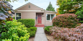 Charming 2-Bedroom Craftsman Near Lincoln Park Charming 2-Bedroom Craftsman Near Lincoln Park Gallery 1