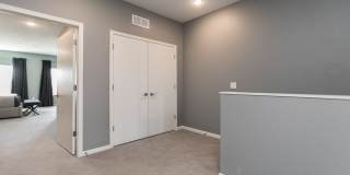 Fully Furnished Townhome Blocks Away From Downtown Gallery 18