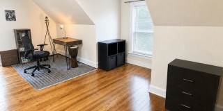 Cat Friend Duplex Home with TWO FREE Parking Spots included in the rent!  Perfect Location near bridge to Cambridge Gallery 5