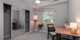 Emory Lakes Luxury Apartments Gallery 8