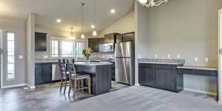 3 Bedroom / 3 Bathroom Tri-Level Home! Gallery 1