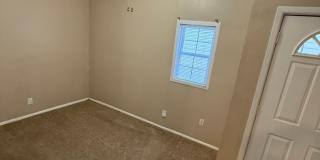 2 bedroom duplex in the highlands! Gallery 10