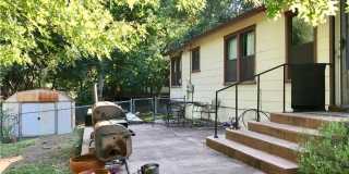 Charming 3 Bedroom Home - Large Backyard - Carport Gallery 14
