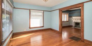 3 Bed, 1 Bath Home by Downtown! Gallery 3