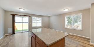 Stunning townhouse in Canby- 3 bed / 2.5 bath , garage, AC Gallery 11