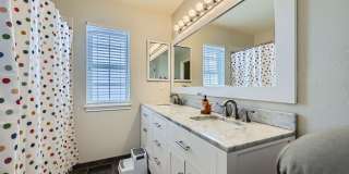 Spacious 4BDR Retreat in Lafayette Gallery 21