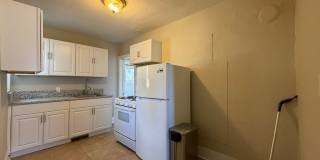 Escape Apartment Life! Downtown Cottage with yard! Gallery 10