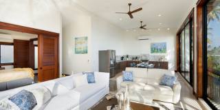 Wailupe Seaside Haven: Beachfront Luxury Home w/ Infinity Pool & City Proximity Gallery 8