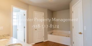 Beautiful 4 Bed 2.5 Bath Rental in Tulsa! Gallery 21