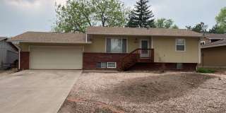 STUDENTS WELCOME! 4 Bed 2 Bath Home in West Ft Collins w/ Garage and Fenced Yard Gallery 1