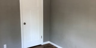 Cute 2 bedroom with garage Gallery 12