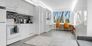 The Delilah Gallery 16