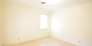 2006 S 49th St Gallery 10