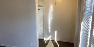 Cozy Upper Floor 2 Bedroom, 1 Bath Unit Gallery 4