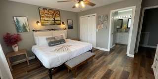 Furnished 2 bedroom 2 bath - Garden Level Gallery 1