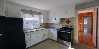 Charming Old Hickory Cottage with Vintage Character Gallery 6