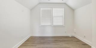 4056-1 Biltmore Avenue Gallery 12