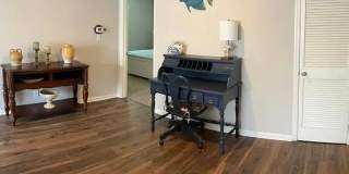 Fully Furnished 1 bed/ 1 bath Island Square Condo Gallery 7