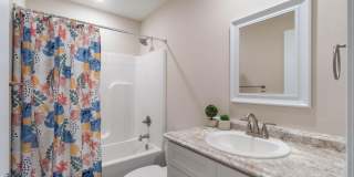 Like New in Heart of Crestview - AVAILABLE IN MAY! Gallery 19