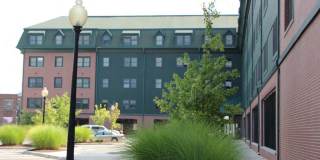 Brookview Commons East - Great Downtown Living Gallery 1