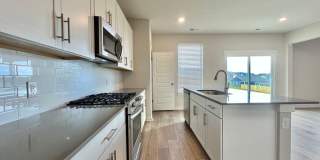5 Bed, 3.5 Bath Home w/ 2 Car Garage in Harvest Point Gallery 13