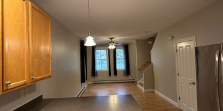 Beautiful Townhouse in NEW NORTH END Burlington 3BD/4BA Gallery 5