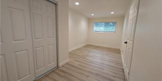 200 E Phillips St Gallery 7