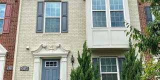 Beautiful Single Family home with Loft and Off Street Parking Gallery 1