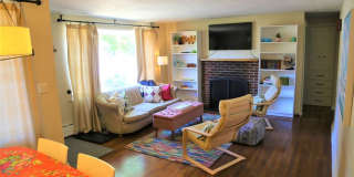 Charming 2 bed 1 bath Furnished, Utilities Included Gallery 6
