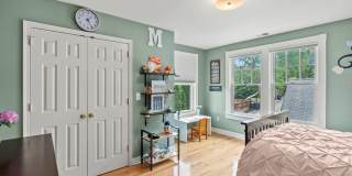 Spacious Kent Home | 6 Bed | 4 Bath | 4,000 Sf | Front Porch + Backyard | Detached 4-Car Garage Gallery 36