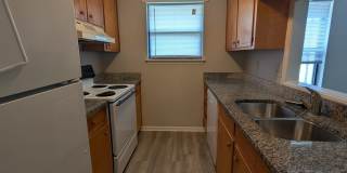 Spacious 2BD/2BA Duplex Gallery 1
