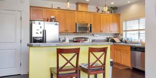 Spectacular 3BD Condo | Near Intel | Walk to MAX Station | Free High-Speed Internet | Water/Sewer/Garbage Included! Gallery 4