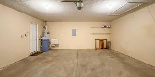 Near Local Shops and Restaurants Gallery 24