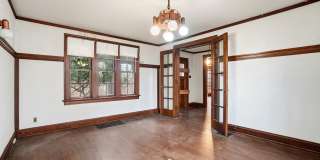 Private House on iuka ave Ravine – Central Campus – Newly Renovated - Flexible Pricing Gallery 16