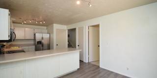 Quiet 3 bed Duplex in Murray –  Near Ski Resorts with Mountain Views!! Gallery 21