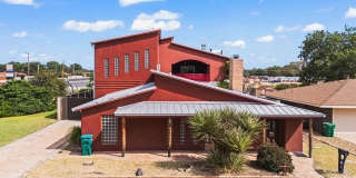 Unique 5BR / 3.5BA Architectural Gem Gallery 1